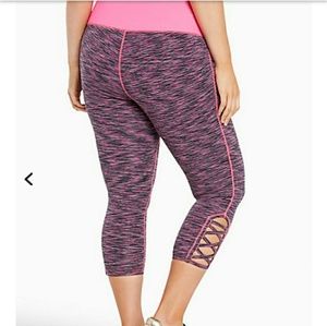 🚫SOLD🚫 EUC Torrid pink strappy cropped leggings